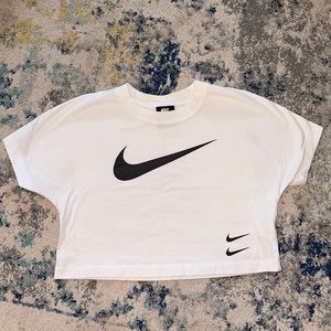 NIKE CROP TOP